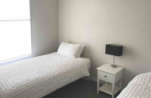 Gisborne House | Beach Across Rd Sleeps 1-9 Entire House CBD