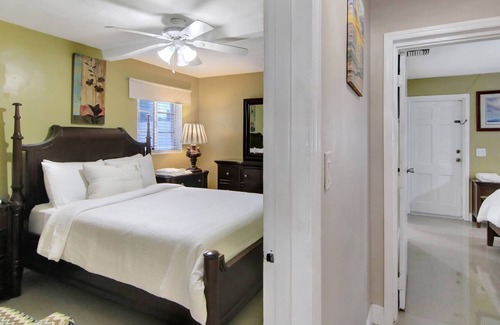 Riviera Beach House | Beach-anchor Palms