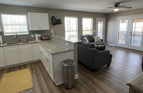 Gilchrist House | Beach And Bay offers the best of both worlds! Both beautiful views in one house