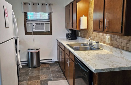Marquette House | Beach and Bike House 401 East Park Street