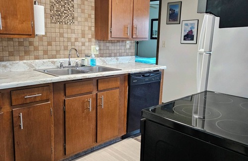 Marquette House | Beach and Bike House 401 East Park Street