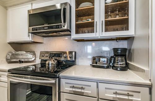 Oceanmarsh Subdivision House | Beach and Pool Views! Newly Listed Villa on Harbor Island