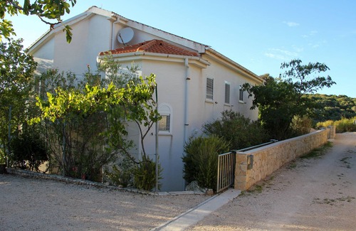 Potocnica Apartment | Beach Apartment 1: private bathing area, sandy beach, WiFi, ideal for families