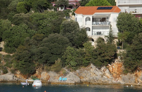 Potocnica Apartment | Beach Apartment 1: private bathing area, sandy beach, WiFi, ideal for families