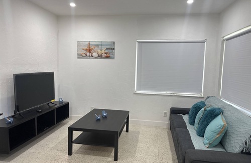 South Lake Apartment | Beach Apartment in Hollywood