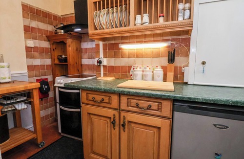Kinmel Bay Cottage | BEACH APARTMENT, pet friendly, country holiday cottage in Rhyl