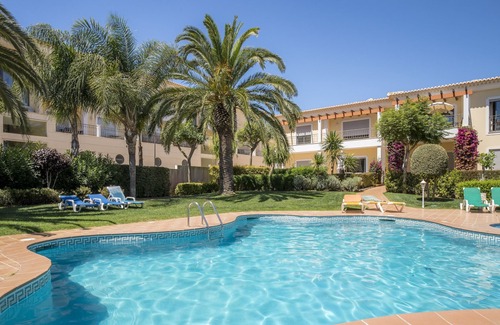 Porto de Mos Apartment | Beach Apartment with Pool in Porto de Mos, Lagos by Ideal Homes
