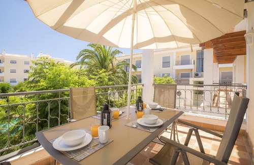 Porto de Mos Apartment | Beach Apartment with Pool in Porto de Mos, Lagos