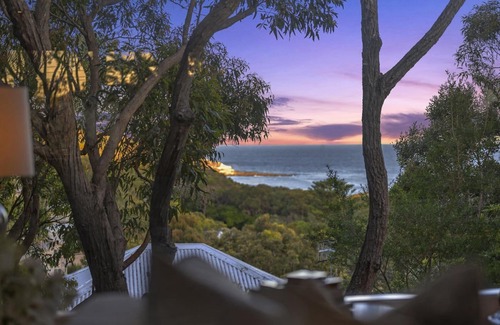 Hardys Bay House | Beach, bay, bush and heated plunge pool