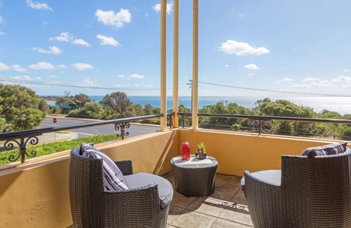 Mornington House | BEACH BELLE - MORNINGTON