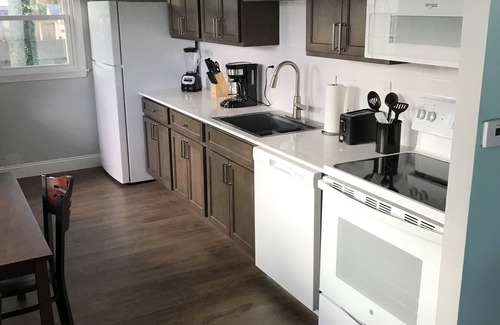 North Cape May House | Beach Bliss: 3 Roku Smart TV's, WIFI, Only Blocks From The Bay