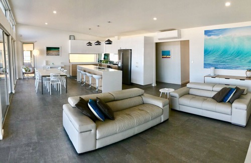 North Beach House | Beach Bliss Wallaroo nAbsolute beachfront location - step straight onto the sand