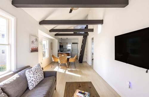 Gold Coast House | Beach Block-1min Walk-Luxury-The Reef Upstairs