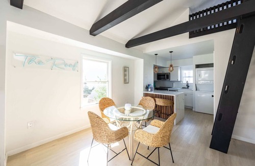 Gold Coast House | Beach Block-1min Walk-Luxury-The Reef Upstairs