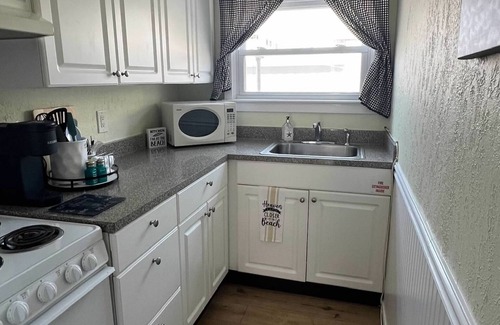 Wildwood Crest Condo | Beach Block 2-bedroom condo with AC, WiFi in delightful Wildwood