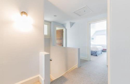 Atlantic City House | Beach Block 7 bdrms Parking Patio and Sunroom