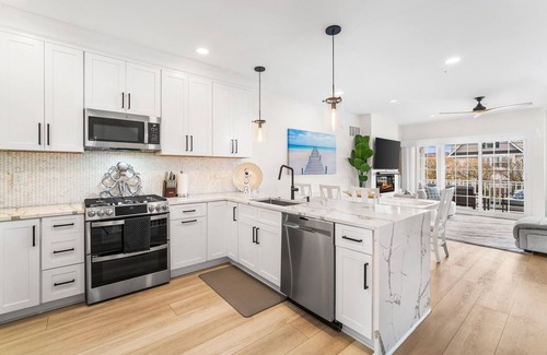 Margate City House | Beach Block Beauty! 2 blocks from beach & downtown area.