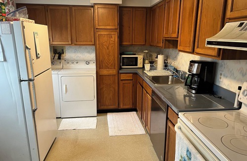North Beach Haven House | Beach-block Bungalow at LBI: Classic wood-paneled Cape Cod, 100 yards from beach
