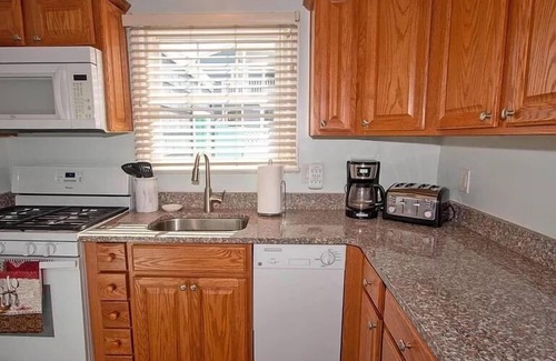 Ortley Beach Cottage | Beach Block Cottage, 5 Houses to the beach!