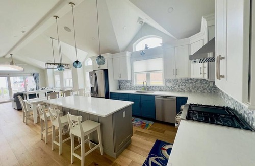 Townsend's Inlet Condo | Beach Block with Elevator in Sea Isle City