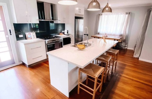 Maroochydore House | Beach Boutique, pet friendly, right on Maroochydore River