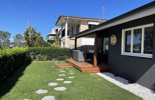 Maroochydore House | Beach Boutique, pet friendly, right on Maroochydore River
