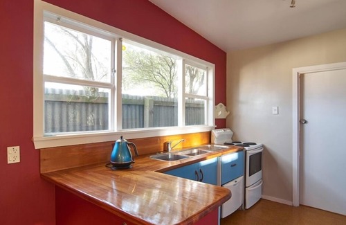 Christchurch House | Beach Break -Great Holiday,suitable for EQ Repairs