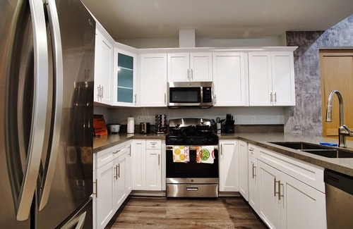 Lawndale Condo | Beach Breeze Bungalow King