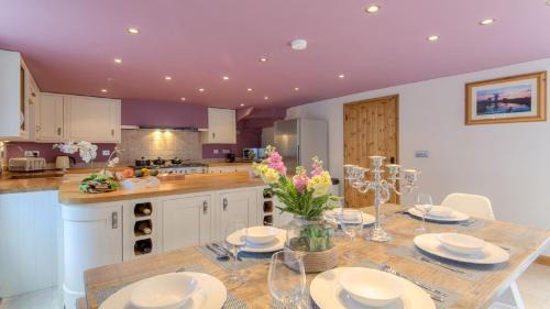 Caister-on-Sea House | Beach Breeze Cottage - 3 Bed