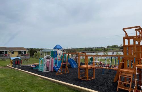 Bayview Resort | Beach & Breeze Cottages