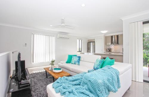 East Mackay House | Beach Breeze Holiday House