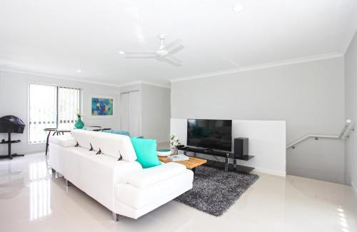 East Mackay House | Beach Breeze Holiday House
