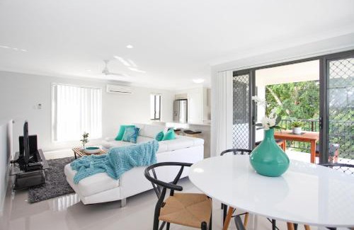 East Mackay House | Beach Breeze Holiday House