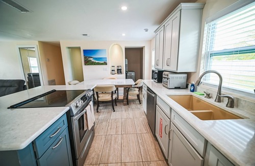 Sandalwood House | Beach Breeze - Pet Friendly, Fenced Yard.