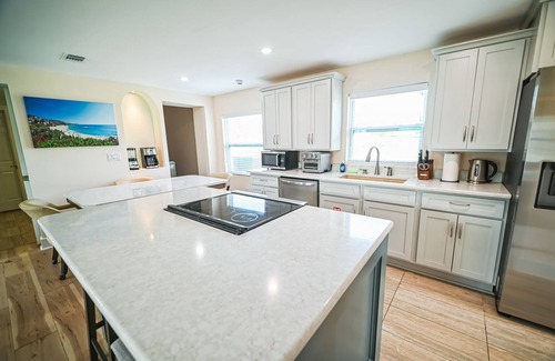 Sandalwood House | Beach Breeze - Pet Friendly, Fenced Yard.