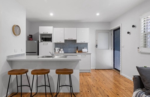 Merewether Apartment | Beach & Brew-Modern 1-Bedroom in Trendy Merewether