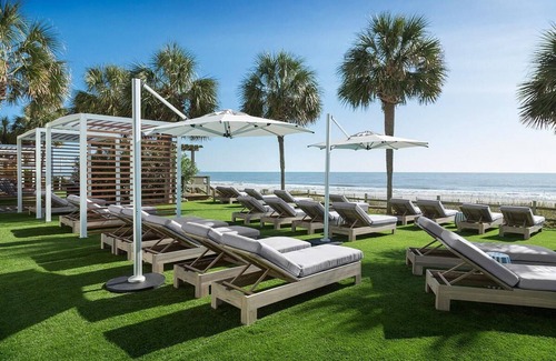 Golden Mile Apartment | Beach Bum Haven 2nd Flr Oceanfront with Breakfast