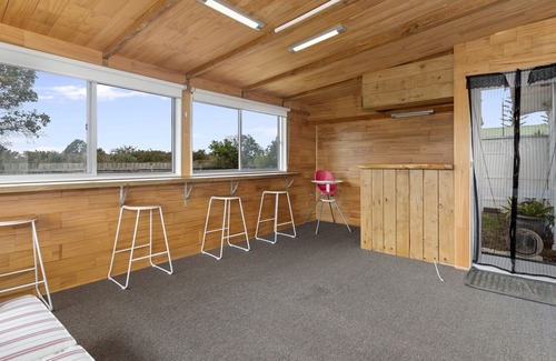 Ruakaka House | Beach Bungalow - Ruakaka Holiday Home