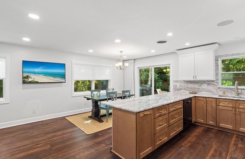 Wabasso Beach House | Beach Bungalow w/Private Beach Access 1 BD, 2 BA, Dogs Welcome, Quiet