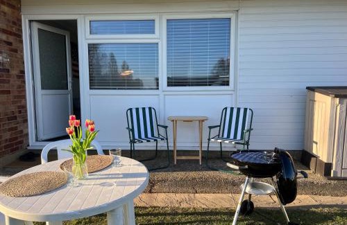 Great Yarmouth Ski Chalet | Beach Chalet - 2 Bedrooms - 4 Guests - Parking