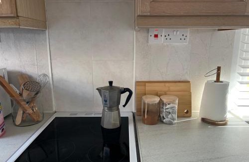 Great Yarmouth Ski Chalet | Beach Chalet - 2 Bedrooms - 4 Guests - Parking