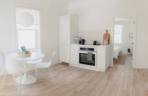 Port Dover House | Beach-chic | Palm Springs design | Close to beach