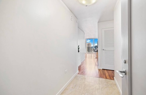 Ala Moana Condo | Beach, City lights and Mountain Views 180 degrees view & centrally located