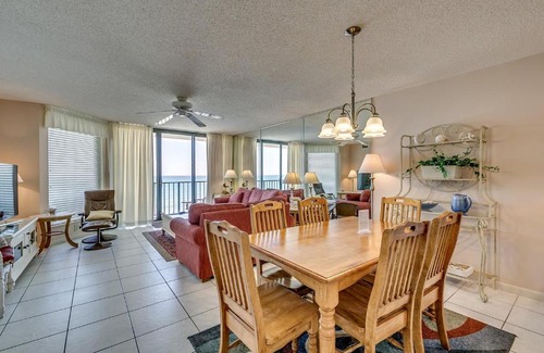 Atlantic Beach Apartment | Beach Club II 6C - Beautiful oceanfront condo with a recliner and hot tub
