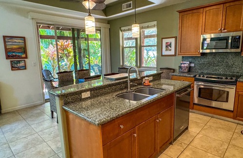 Kamuela House | Beach Club pass included! Fairways at Mauna Lani: Deluxe Island Getaway