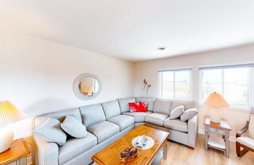 North Ocean City Apartment | Beach Club Unit D
