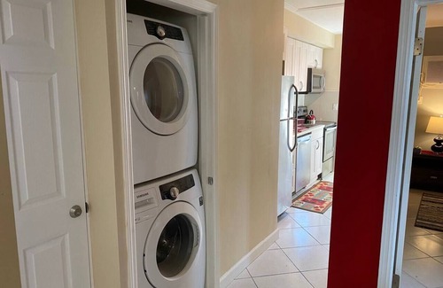 Lake Ridge Apartment | Beach, Coffee, Wifi, Shopping & Restaurants
