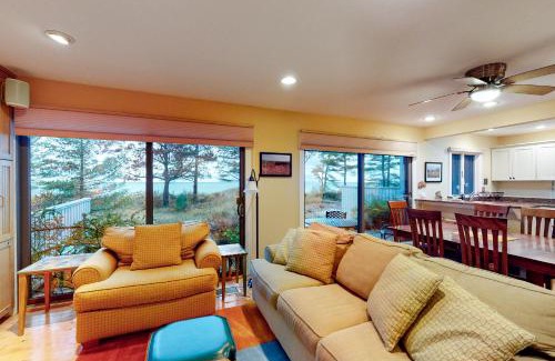 Glen Arbor Apartment | Beach Comber 15