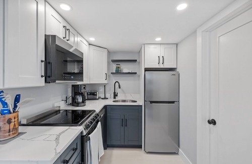 Hampton Condo | Beach Condo 5 Min Walk to Beach, Shops, Boardwalk