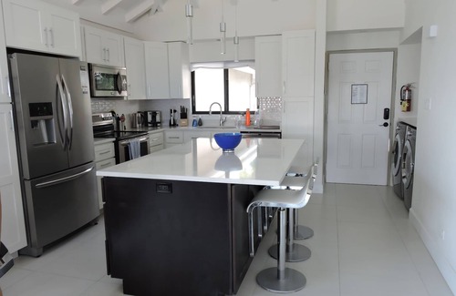 Seven Mile Beach Condo | Beach Condo with Sunset Views